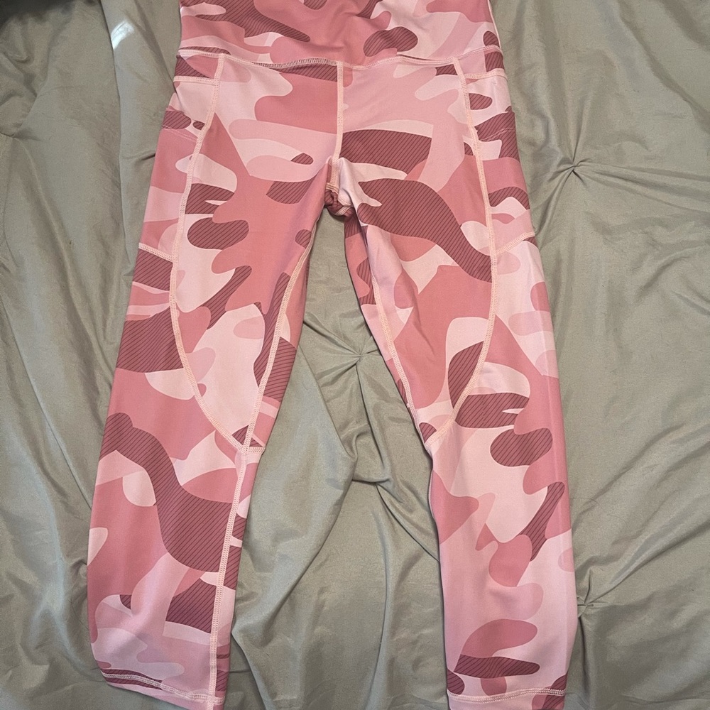 Zyia Pink Camo Crop Leggjngs